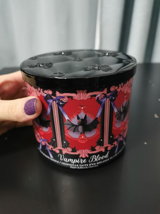 Lumânare Vampire Blood, nouă
