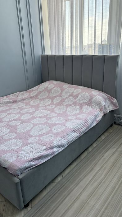 Двуспальная кровать с матрасом