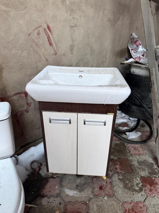 Срочно продам Раковину с томбой