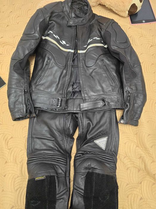 Vand costum moto din piele