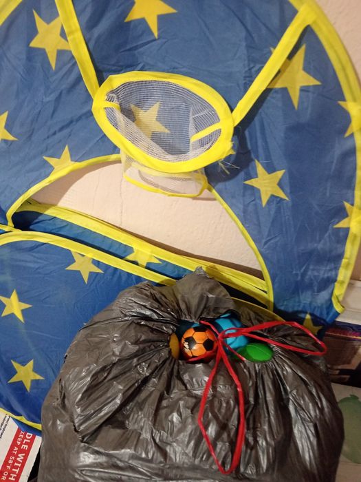 Топки с басей и играчки