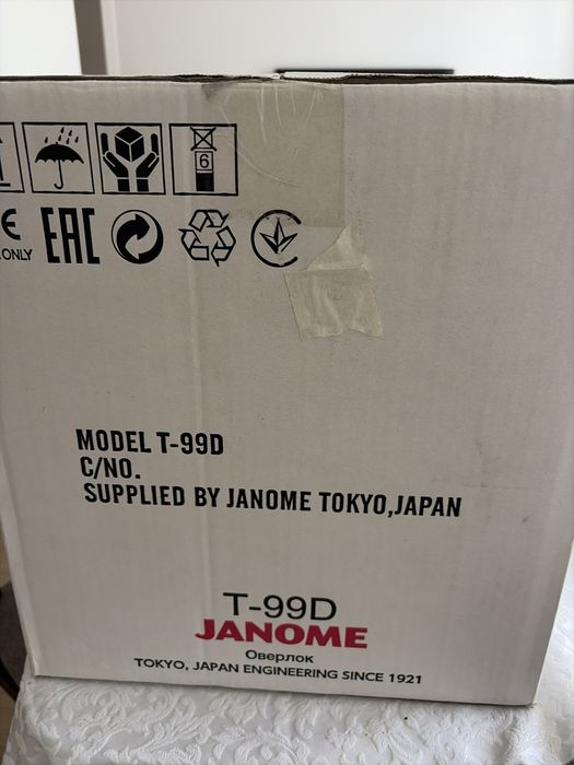 Оверлок машинка T-99D Janome