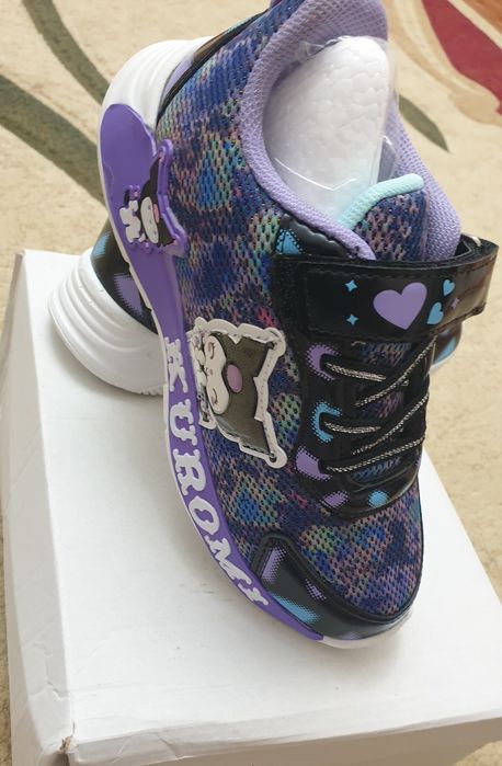 Кроссовки для девочки