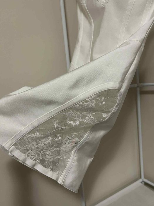 Бяла, бандажна рокля