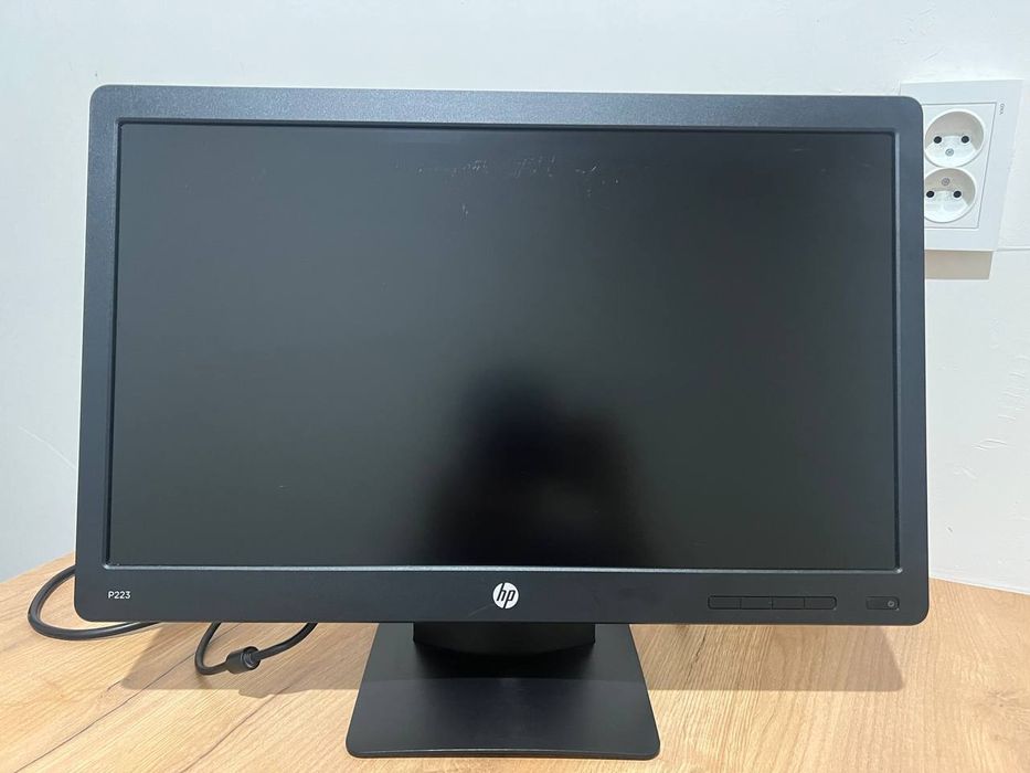 Монитор HP P223 продам