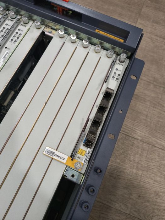 ZTE ZXA10 C300 OLT complet funcțional – cu plăci SCXN, QUFQ, PRWH