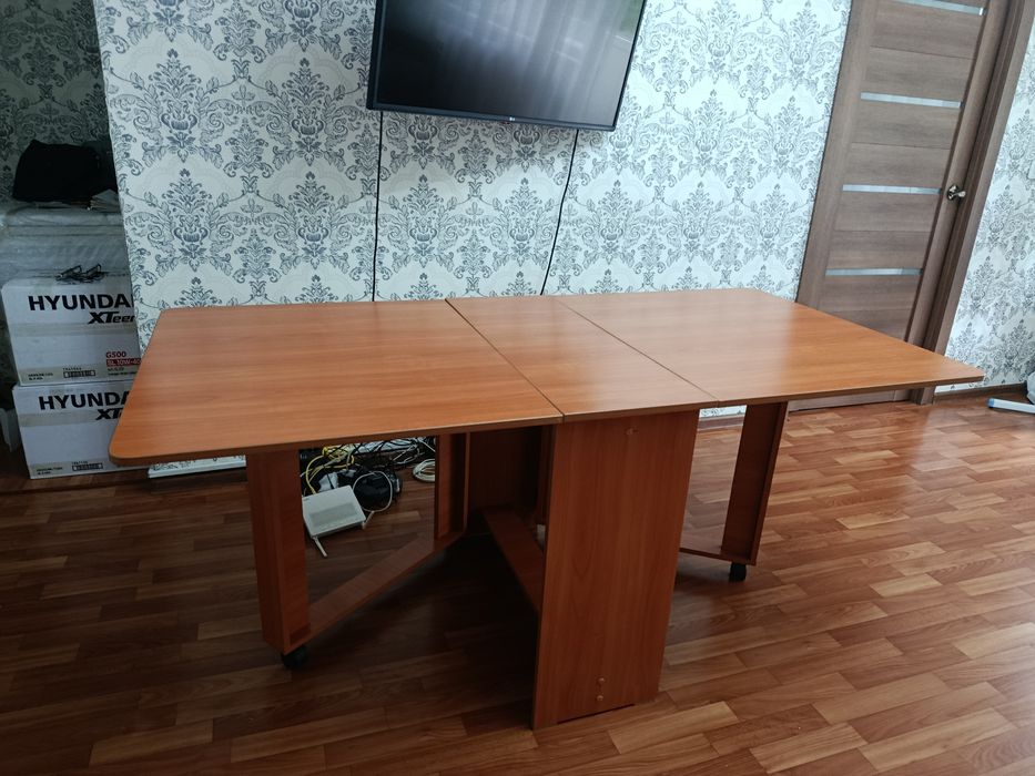 Продам стол книжка
