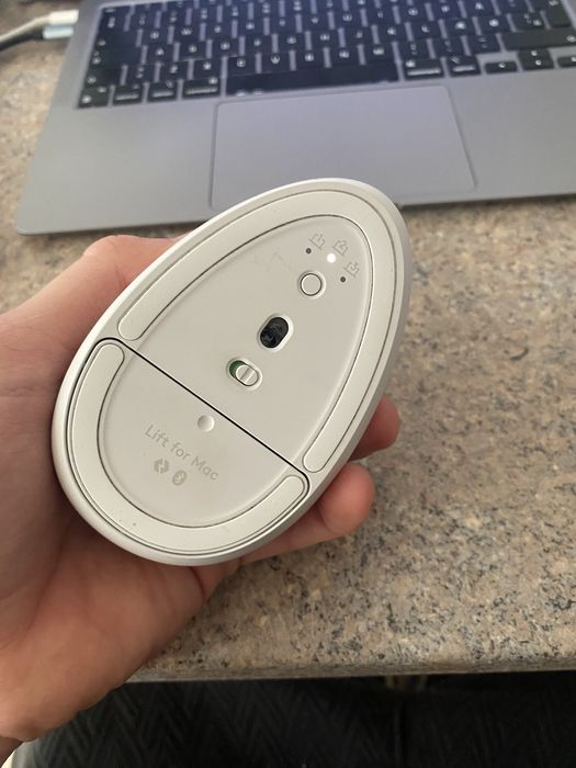 Mouse Logitech Lift vertical ergonomic offwhite