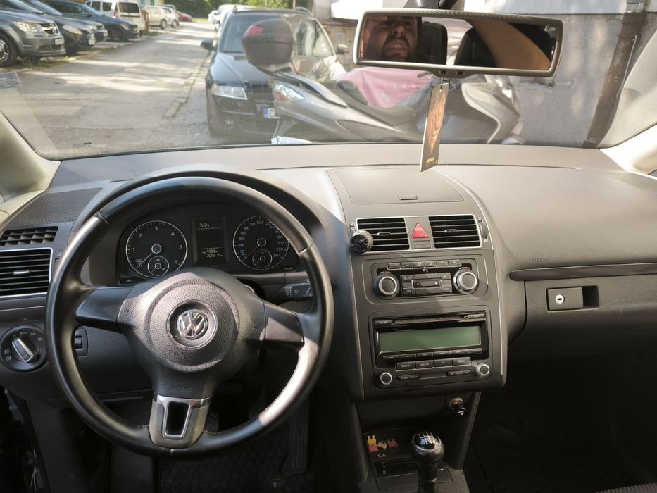 Автомобил VW touran