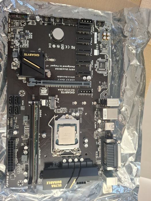 Дънна платка с процесор и рам