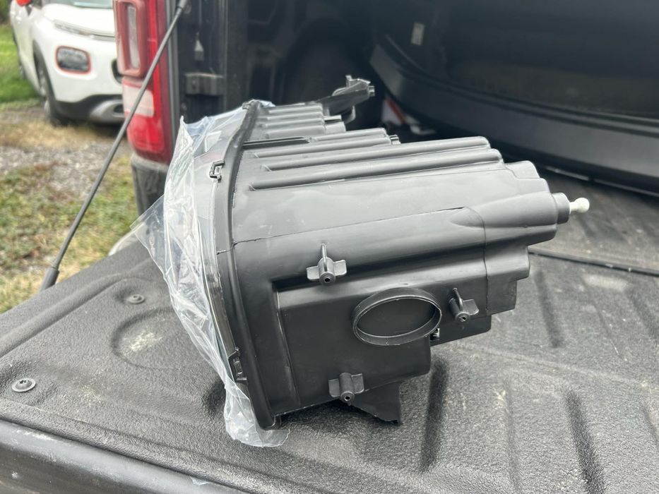 Dodge challenger ляв фар /чисто нов от 2015г.нагоре