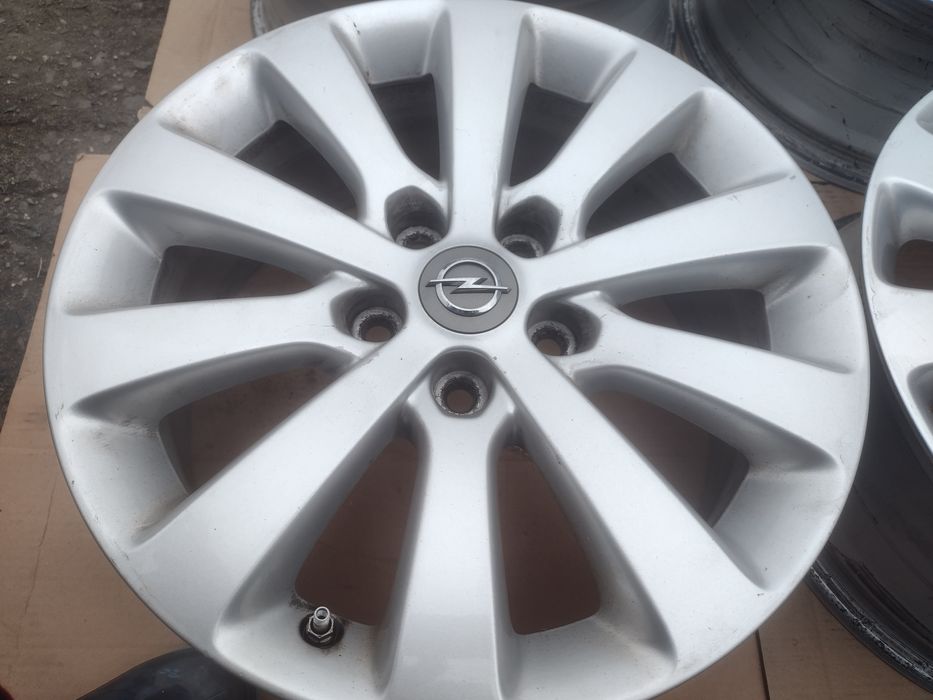 Топ състояние 17-5х115 ЕТ44 7j Opel Zafira C