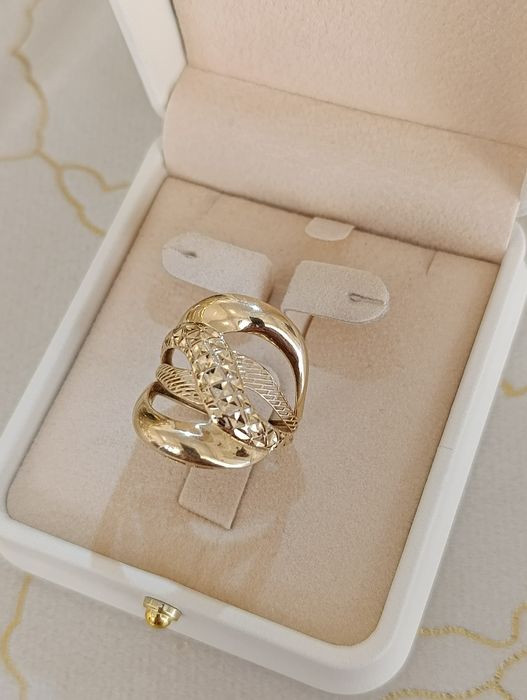 Золотое кольцо Турецкая модель проба 585,вес 3,37 размер 20+