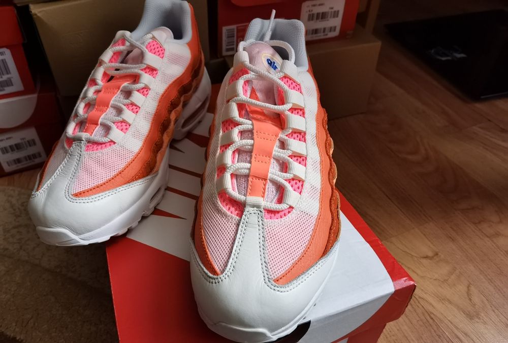 Nike Air Max 95. Marimi 39, 40 pret 7 perechi