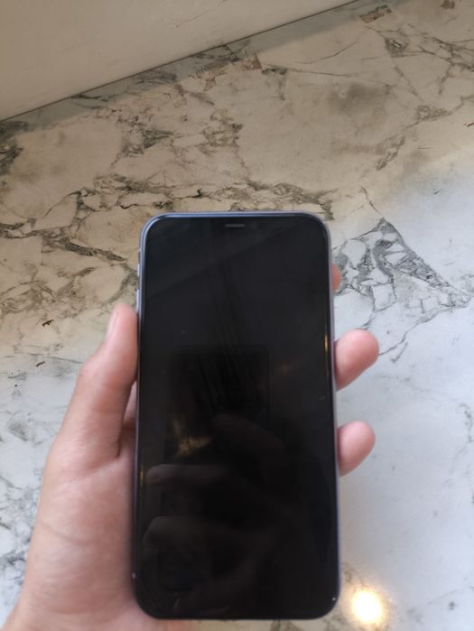 iPhone 11 в хорошем состоянии