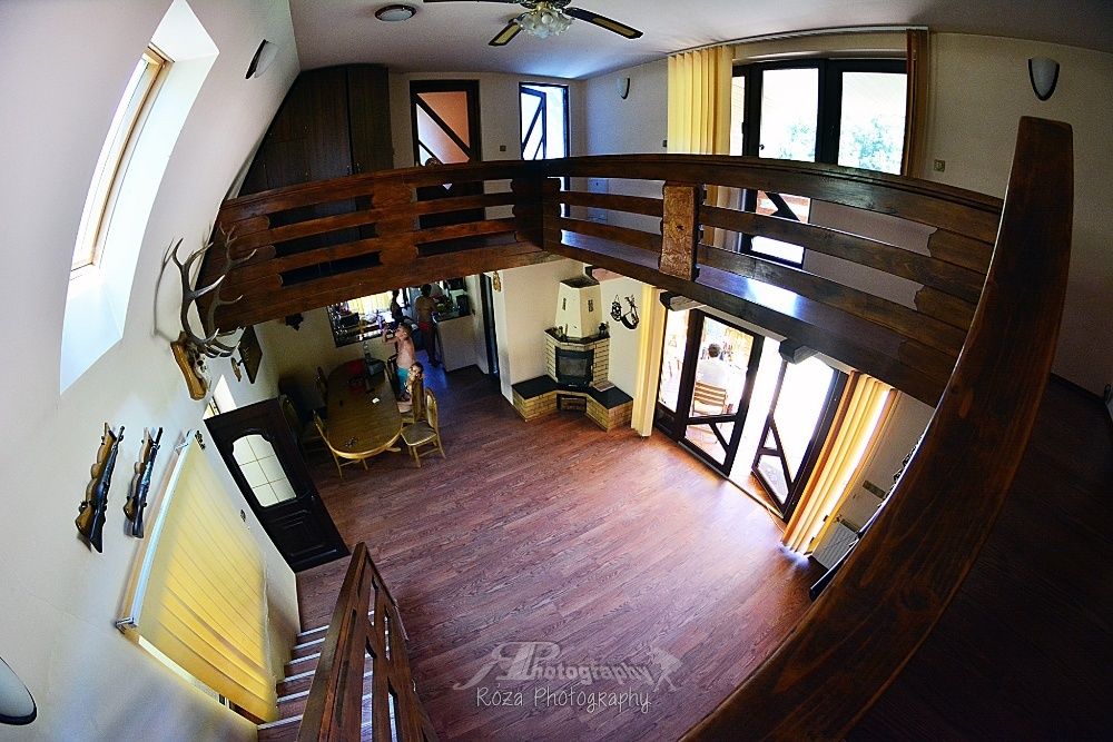 Cabana de inchiriat cu piscina si ciubar din lemn