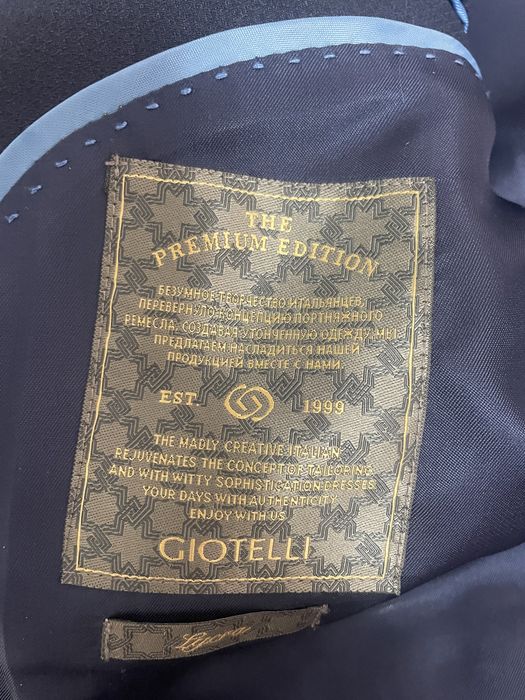 Продам костюм тройка