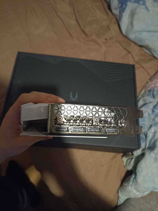 Placa Video Zotac RTX 3060 TI AMP White Edition LHR Defecta, pentru piese si are Vram Samsung noi pe ea