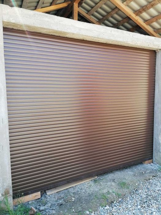 Uși garaj rulou automate cu telecomandă