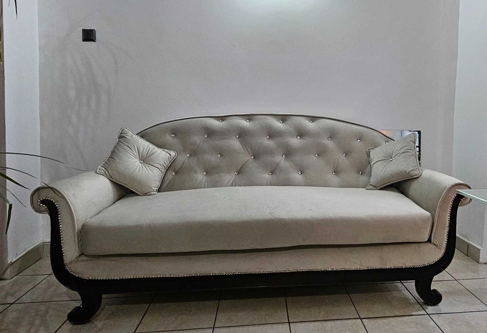 Canapea vintage restaurata