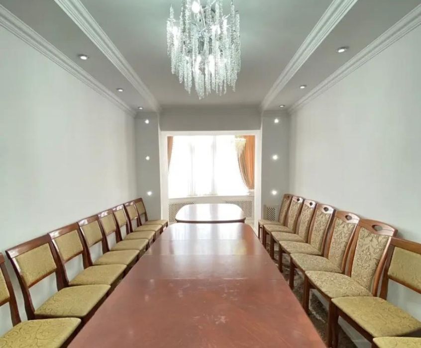 Стол со стульями