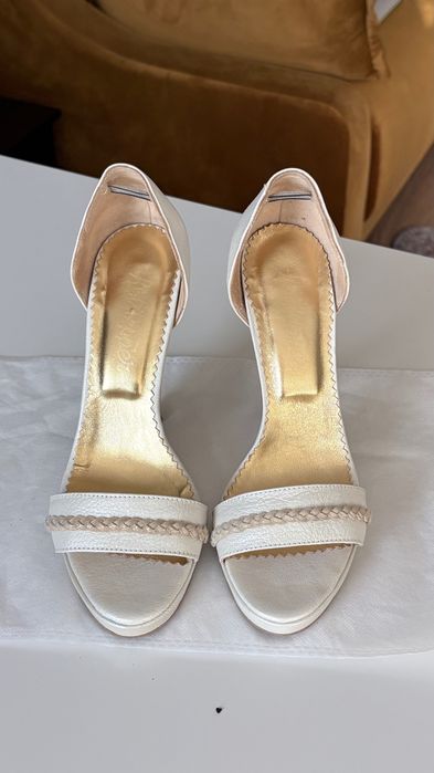 Vând încălțăminte în stare foarte bună (Ugg, Nike etc)