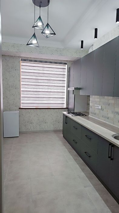 Сдаётся абсолютна новая квартира на Махтумкули 3-комнатная