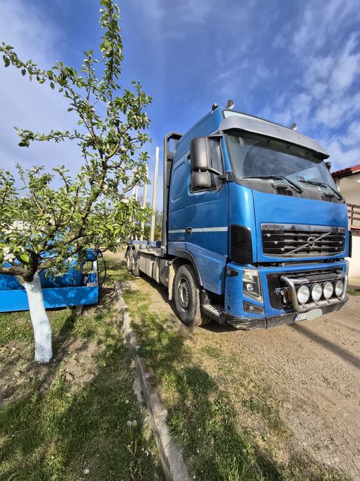 Camion Forestier VOLVO FH16