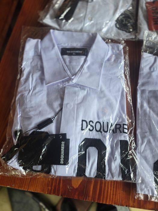 Vand blugi DSQUARED2 mai multe modele si marimi