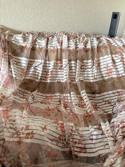 Продам шторы на кухню с балконом.
