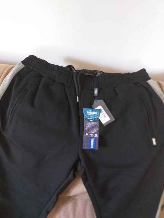 Pantaloni de trening barbati, noi cu eticheta