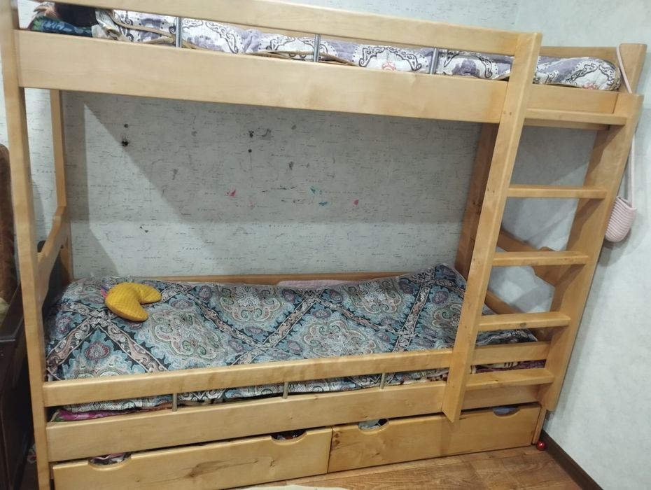 Кровать детская, в два этажа