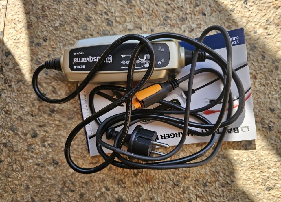 Incarcator Husqvarna 12V