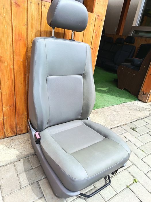 Scaune și banchete Vw Transporter T5 T6 (scaun șofer, bancheta  și scaun pasager, rândul din mijloc, bancheta spate, prinderi podea