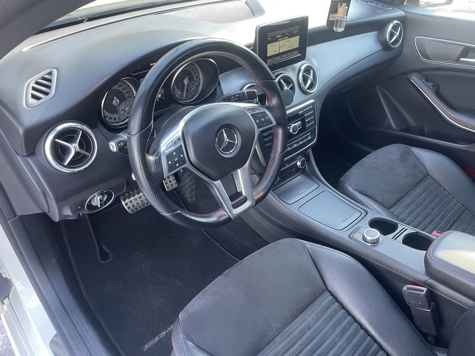 Mercedes-Benz CLA 200 AMG line. 163 cp. Full led.Panornaic. Fara daune