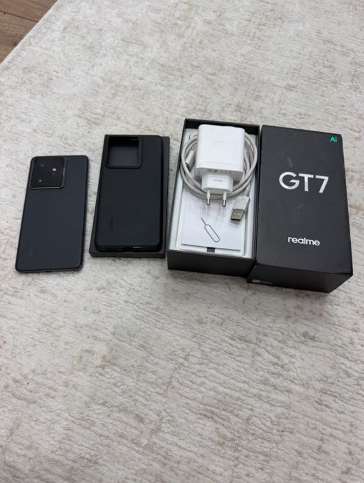 Продам смартфон Realme GT7 12/256