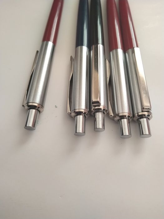 Продавам нови автоматични химикалки от времето на 1985 г.