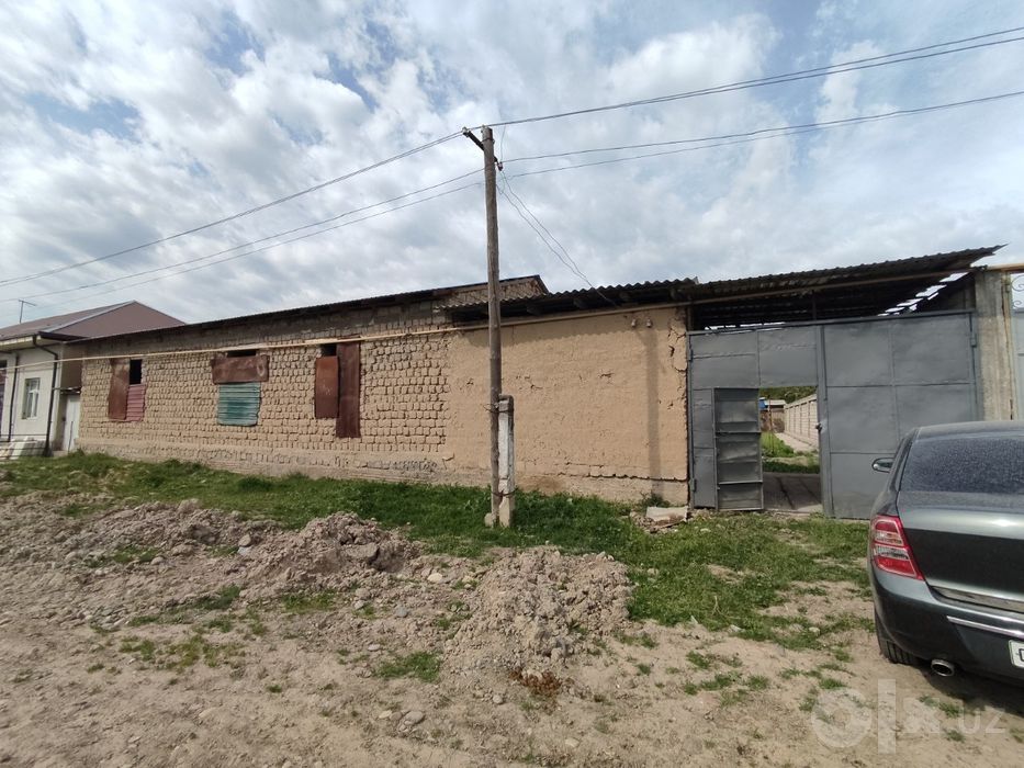 Ховли сотилади  кирарик арка дан Лайлак махалада Жданов калхозда