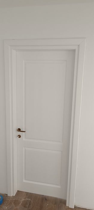 Montez parchet,uși și scări interioare