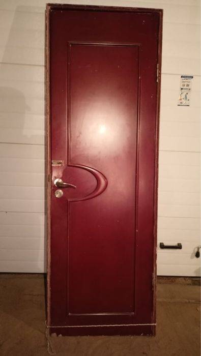 Дверь деревянная