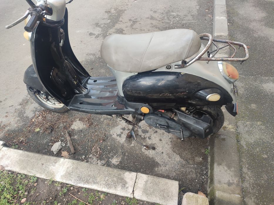 Vând sau schimb scuter 50cc