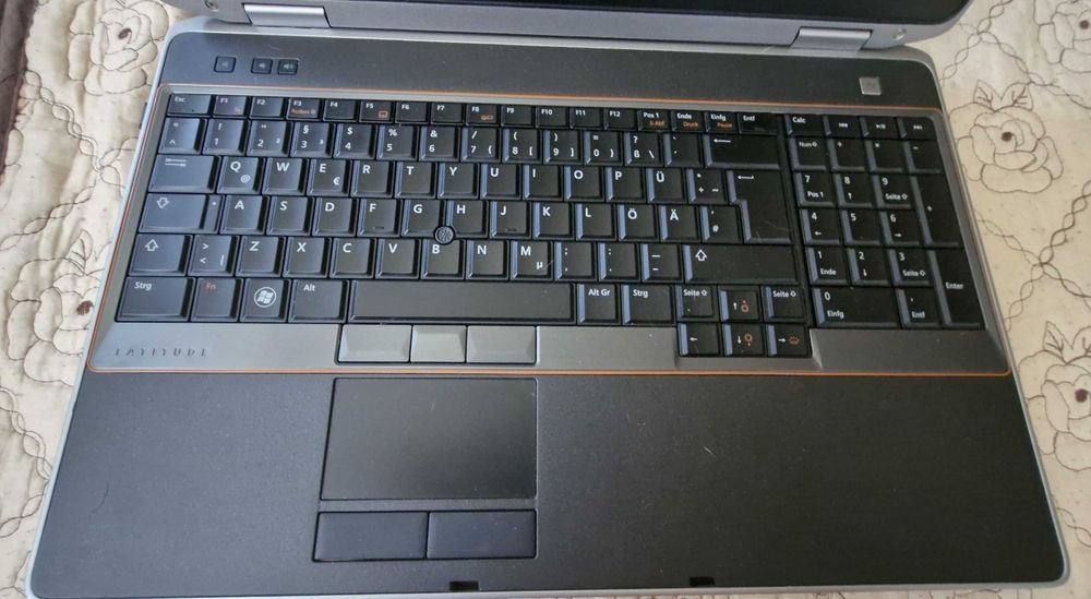 Лаптоп Dell E6520