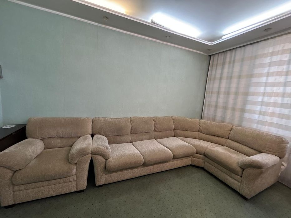Продам угловой диван с креслом б/у.