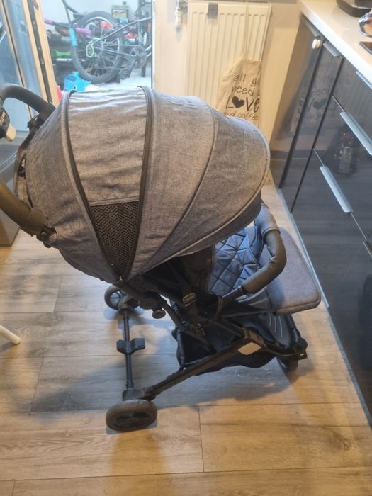 Set de 2 biciclete, o trotineta  si carucior pentru copii