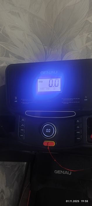 Продам беговую дорожку Genau