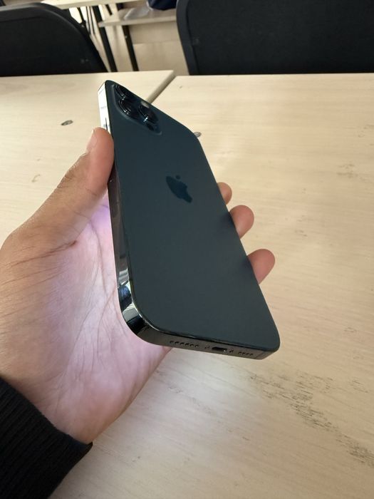 Iphone 12 pro max holati zo’r
