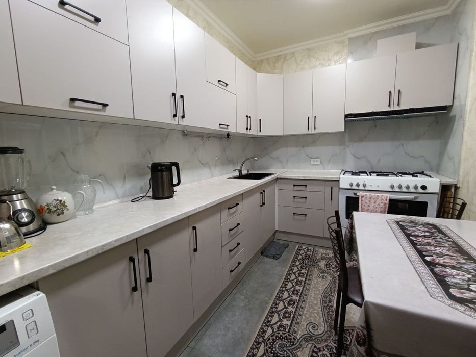 Участок 6 соток с двухэтажным домом 10 комнат Бектемир