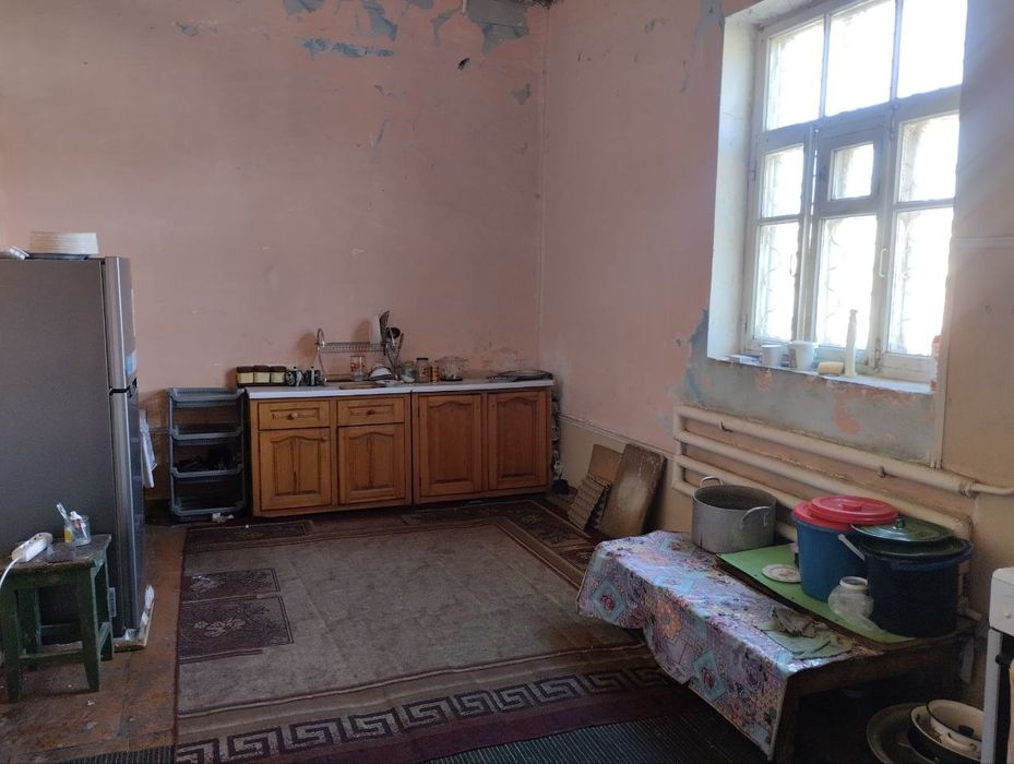 Cholishda uy sotilodi