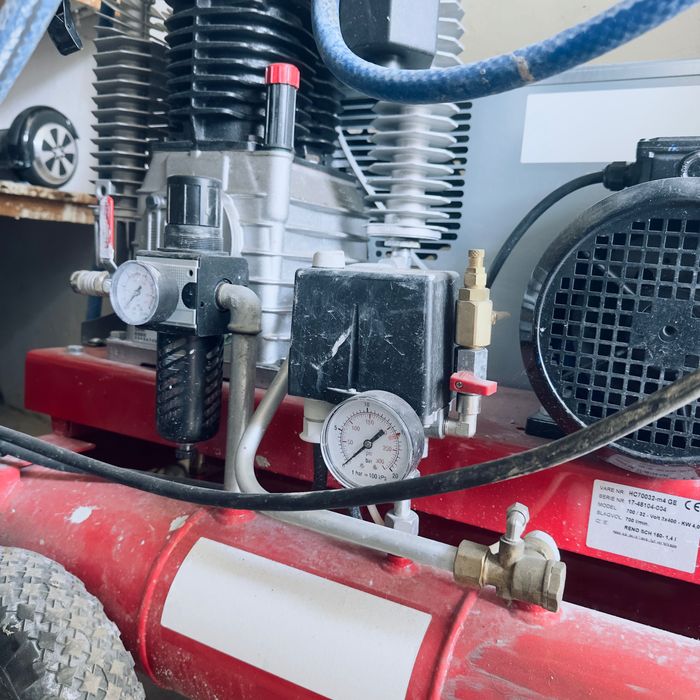 Compresor profesional Rocky695 trifas pt constru industriale,tencuieli