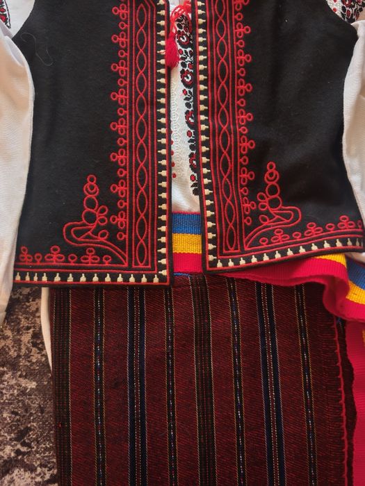 Costum popular Moldovenesc